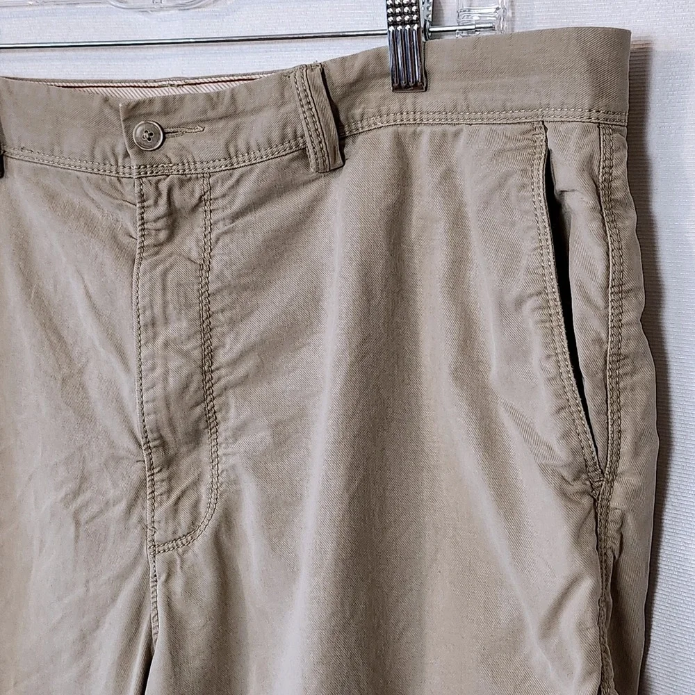 TOMMY BAHAMA CASUAL‎ GOLF SHORTS MENS 38 TAN COTTON TENCEL
